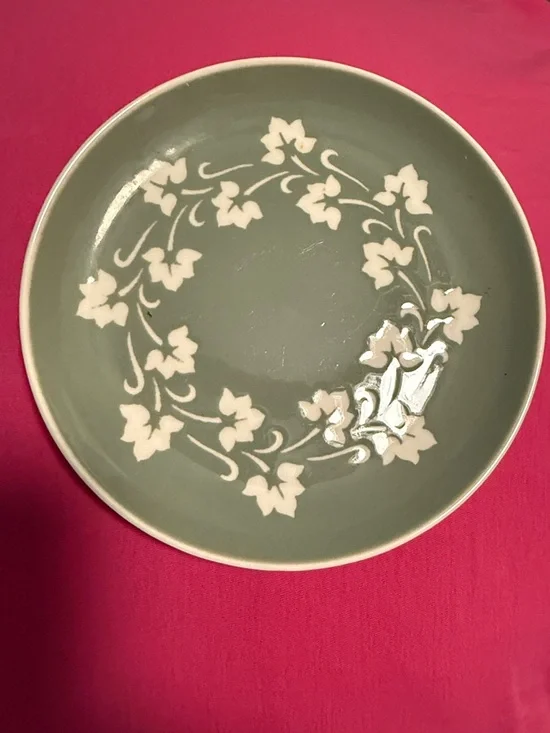 Stoneware Dining Plate in Sage Green with White Floral Border - Picture 1 of 3